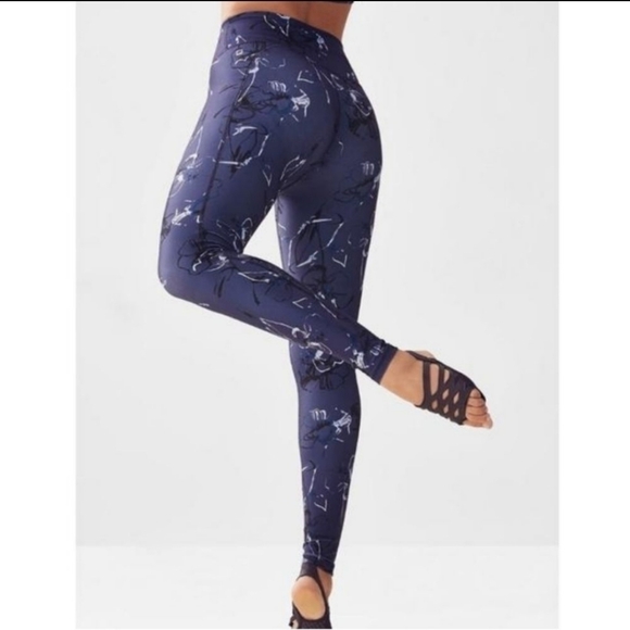 Fabletics | High-Waisted PowerHold Floral Leggings - Picture 2 of 8